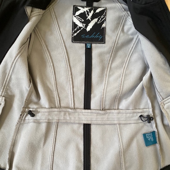 Raincoat - Picture 4 of 5